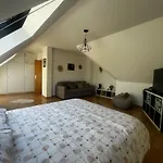 Stras\' Home